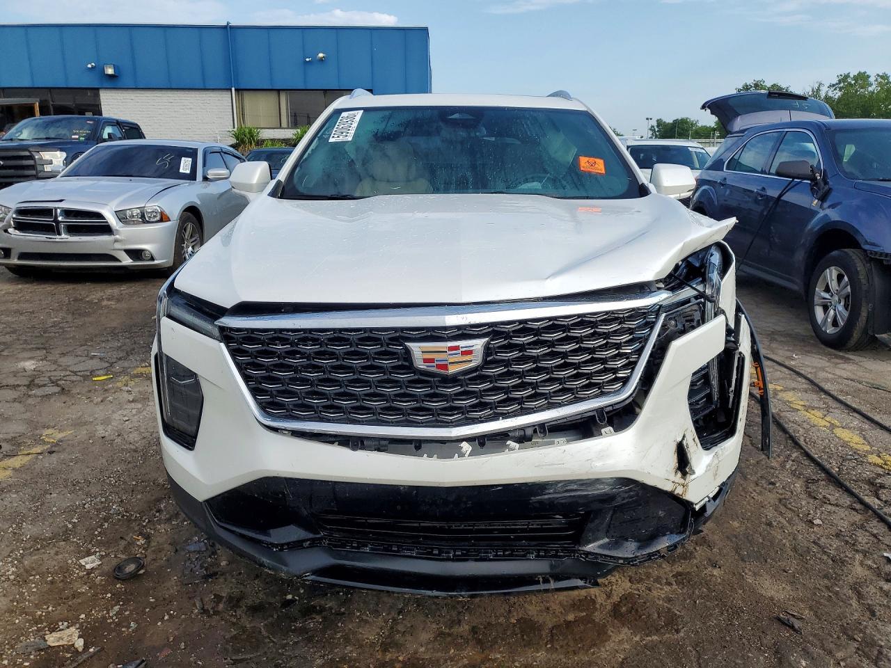 2024 Cadillac Xt4 Premium Luxury - Image 5
