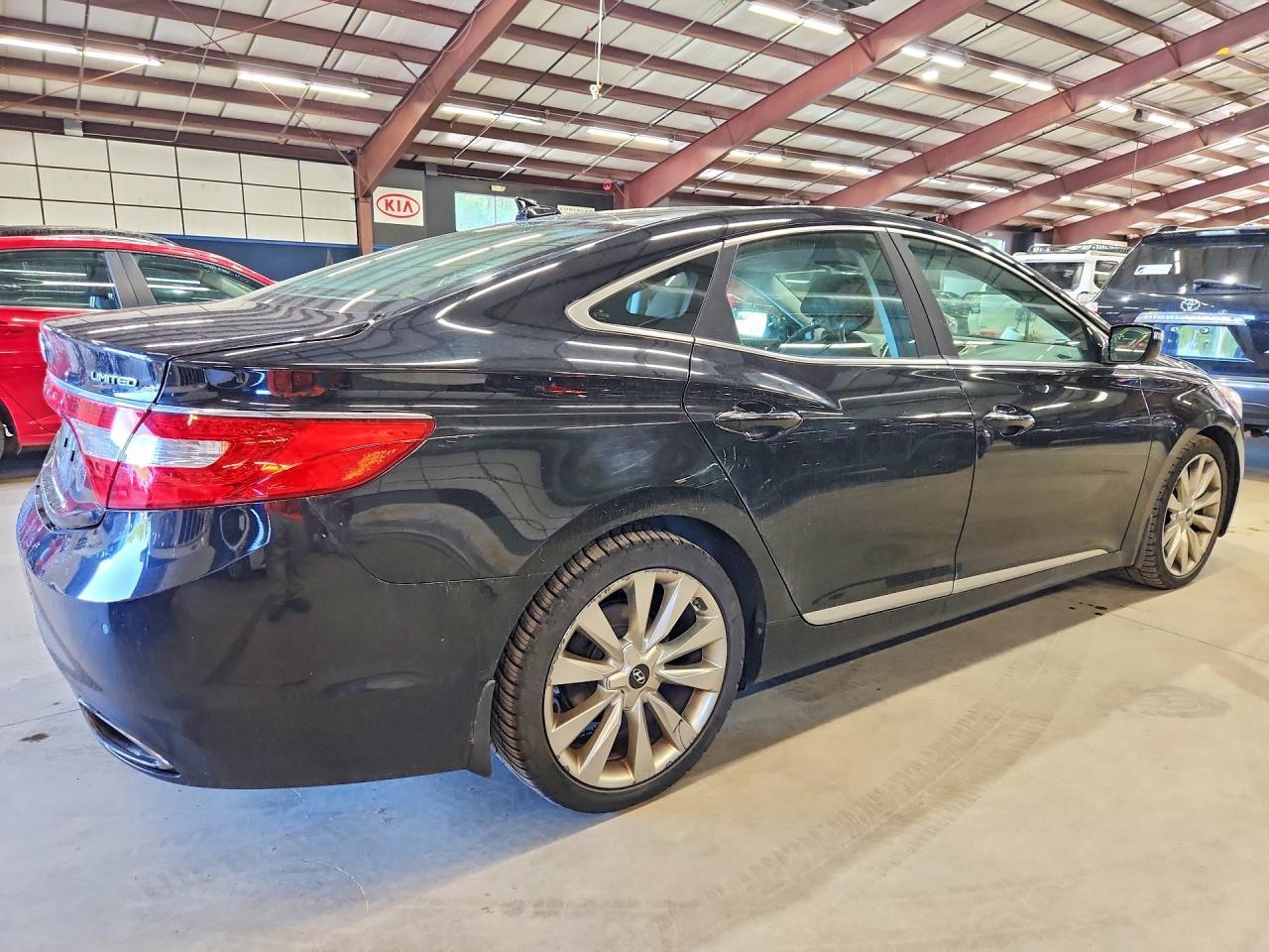 2014 Hyundai Azera Limited - Image 3
