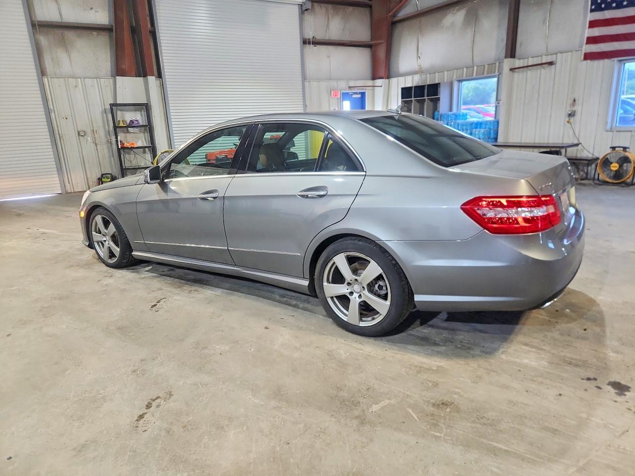 2010 Mercedes-Benz E 350 4Matic - Фото 2