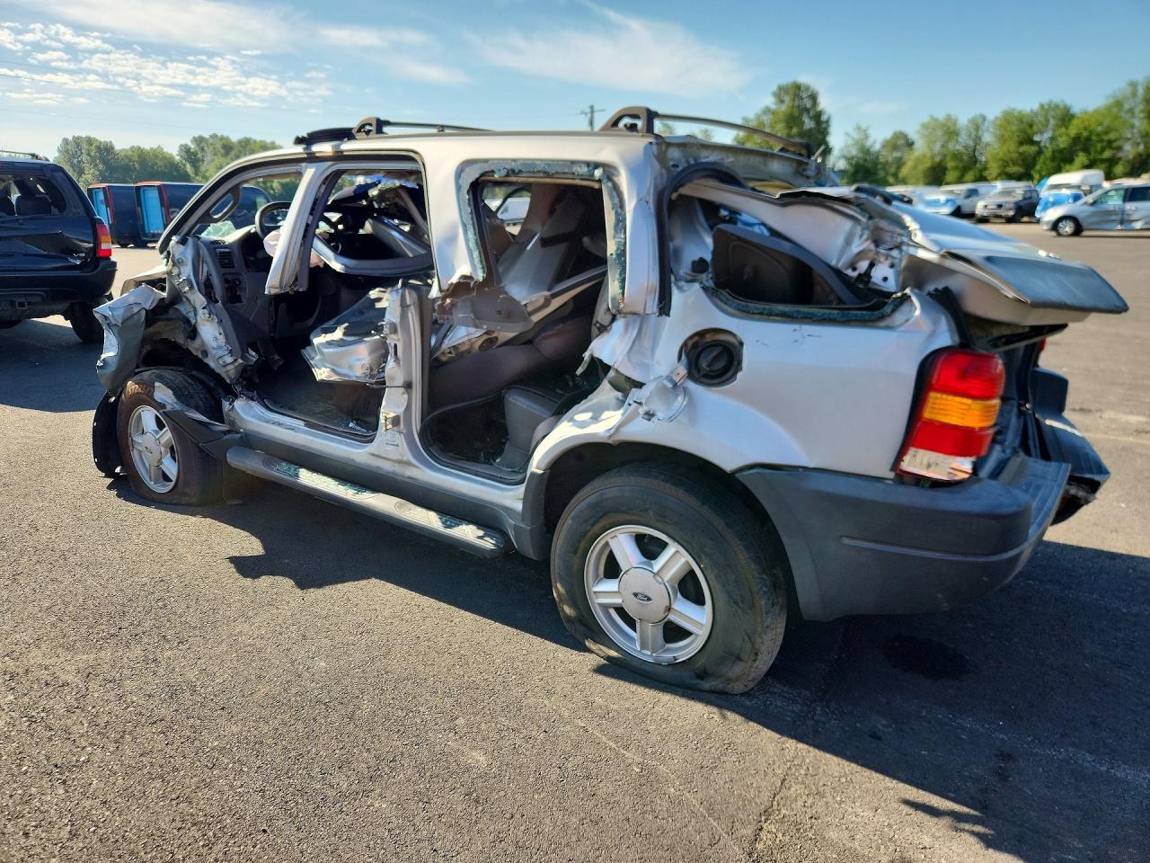 2002 Ford Escape Xls - Image 2