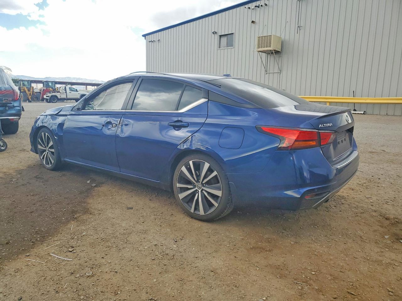 2022 Nissan Altima Sr - Фото 2