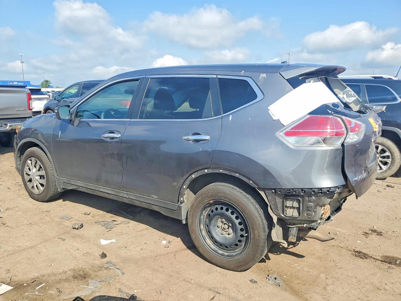 2015 Nissan Rogue S - Фото 2