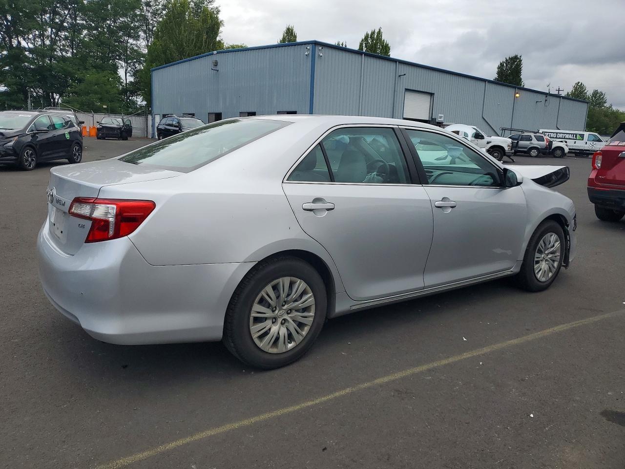 2014 Toyota Camry Le - Image 3