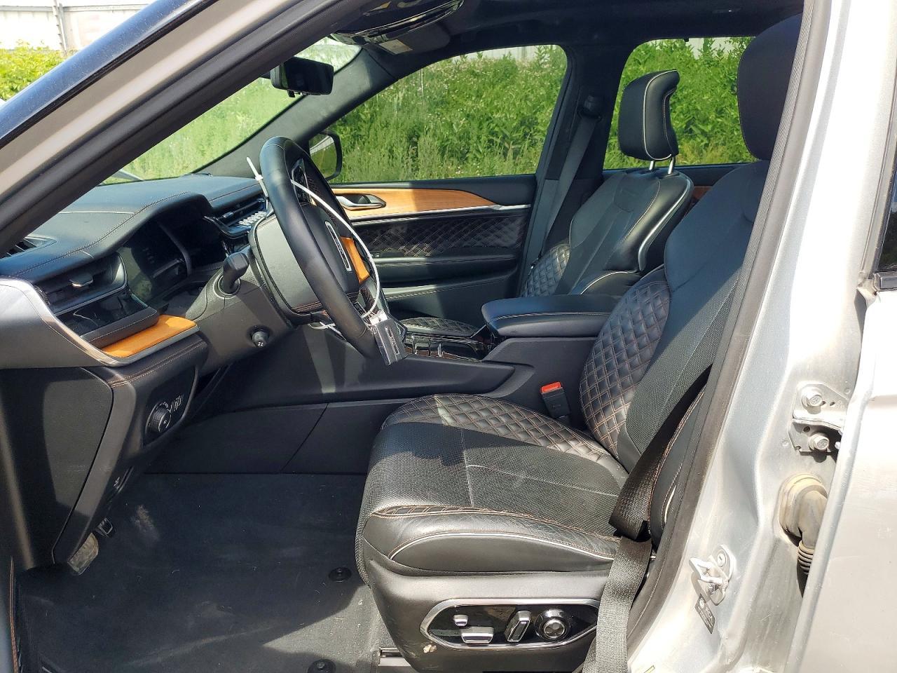 2023 Jeep Grand Cherokee L Summit - Image 7