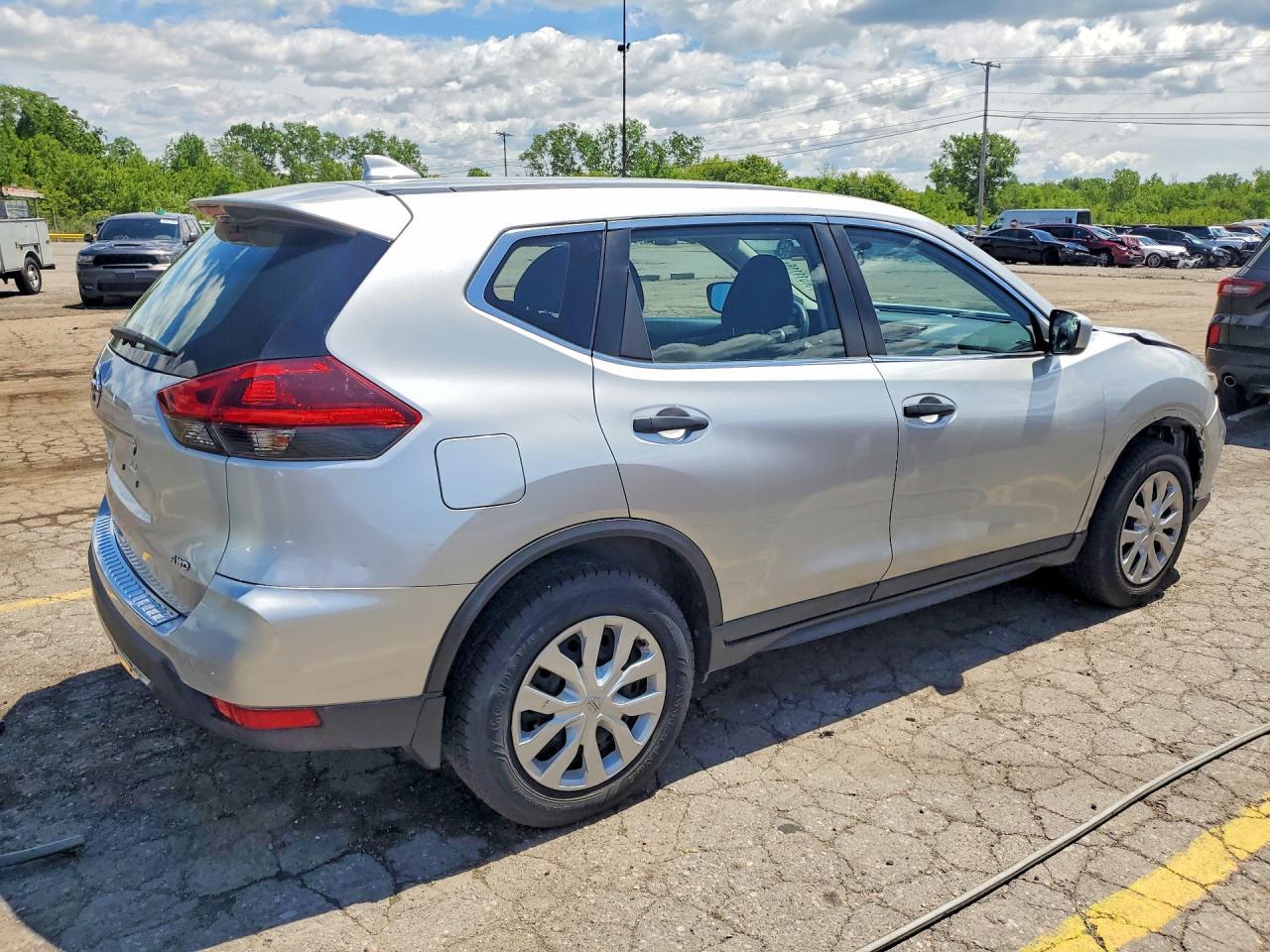 2018 Nissan Rogue S - Фото 3