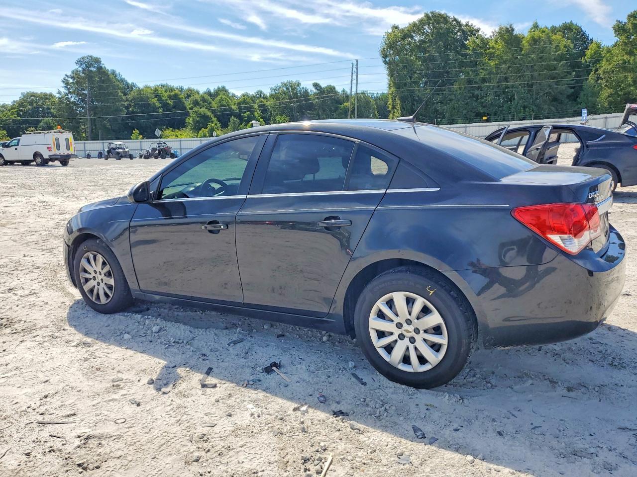 2011 Chevrolet Cruze Lt - Image 2