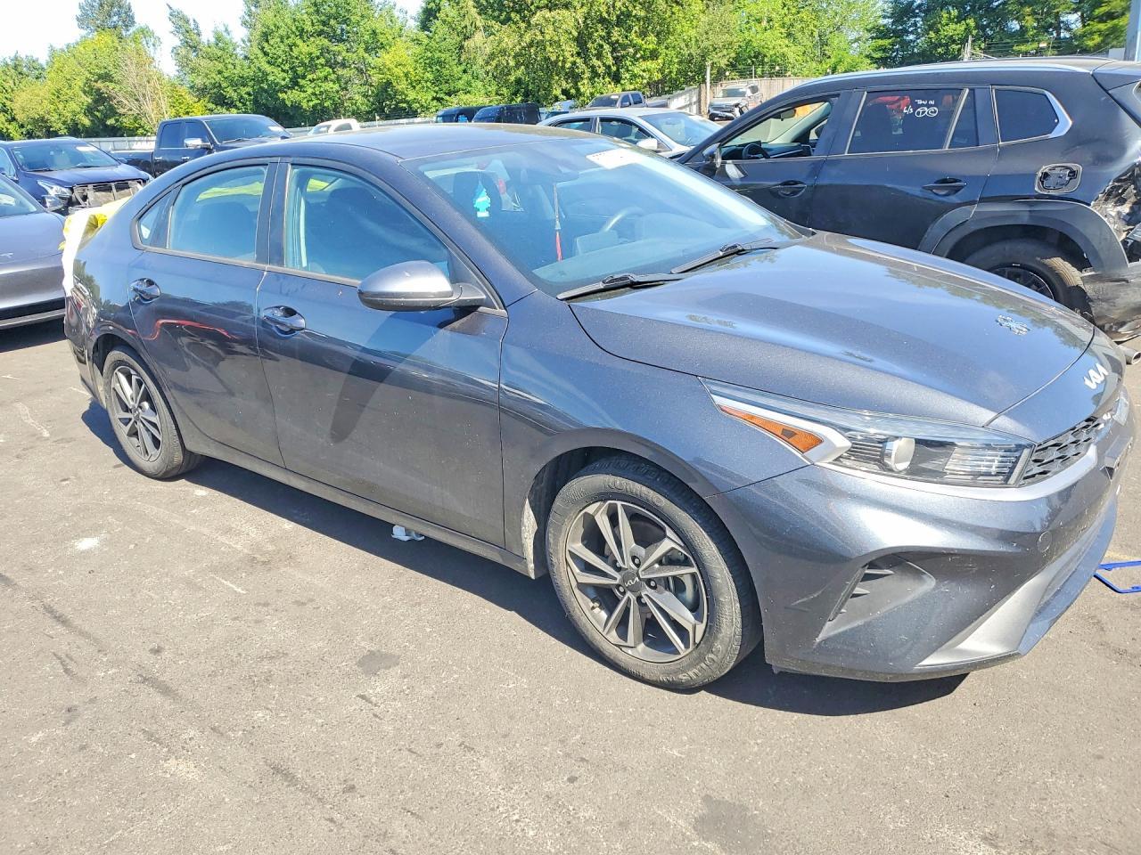2023 Kia Forte Lxs - Image 4