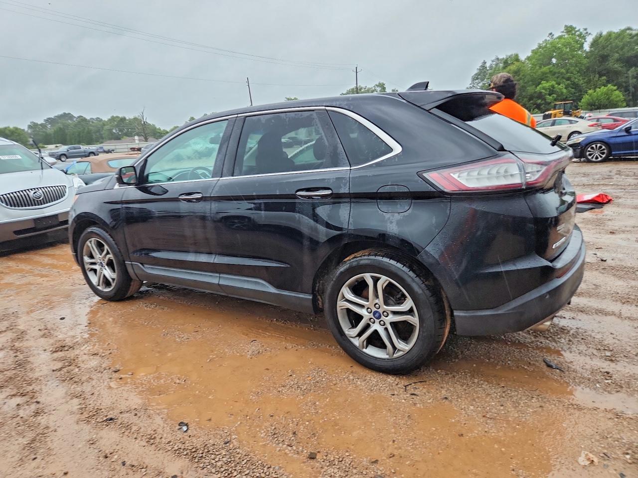 2016 Ford Edge Titanium - Image 2