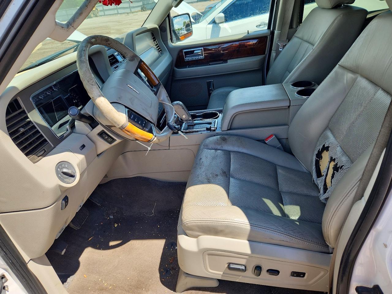 2011 Lincoln Navigator - Image 7