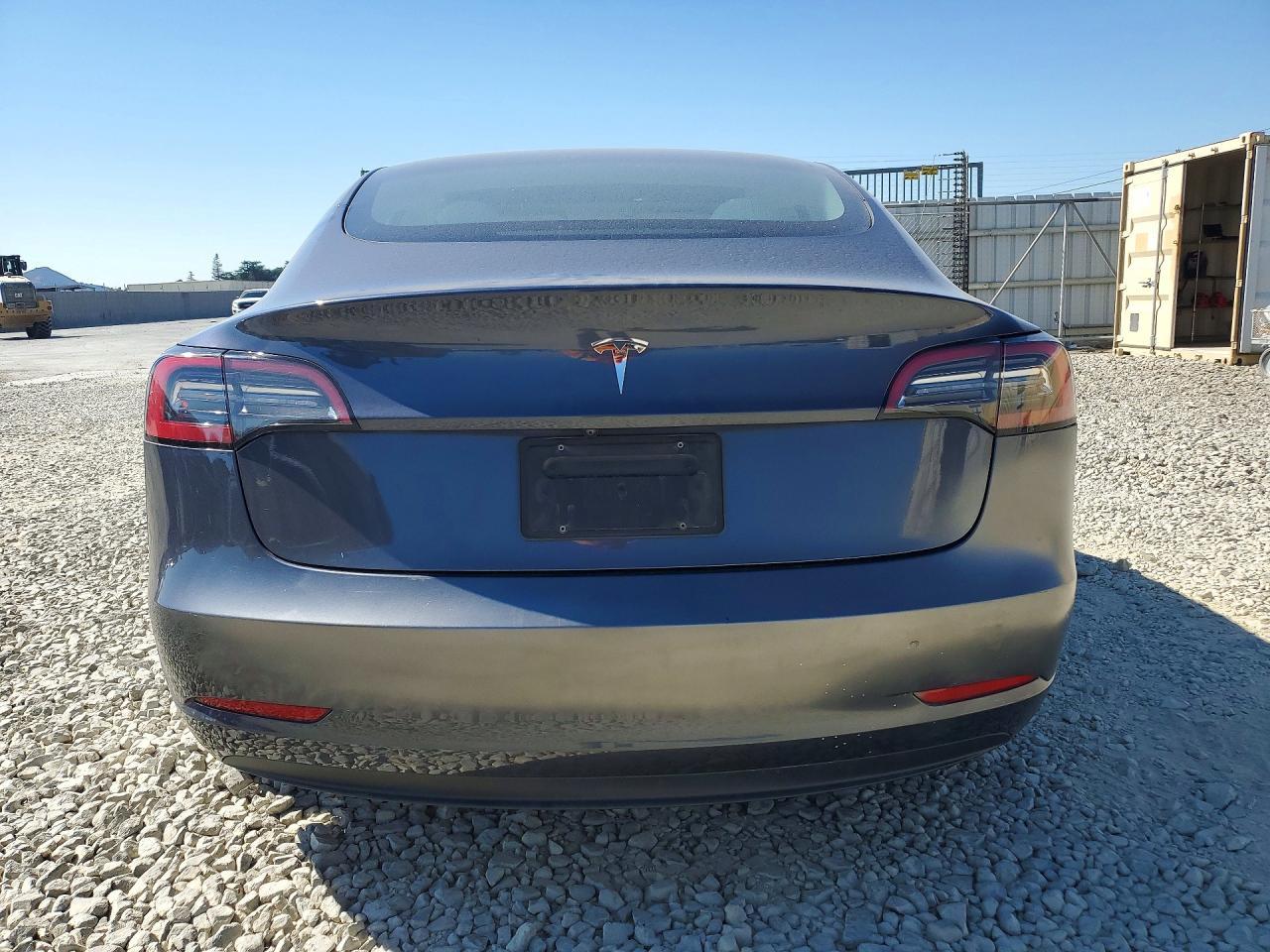 2023 Tesla Model 3 - Фото 6