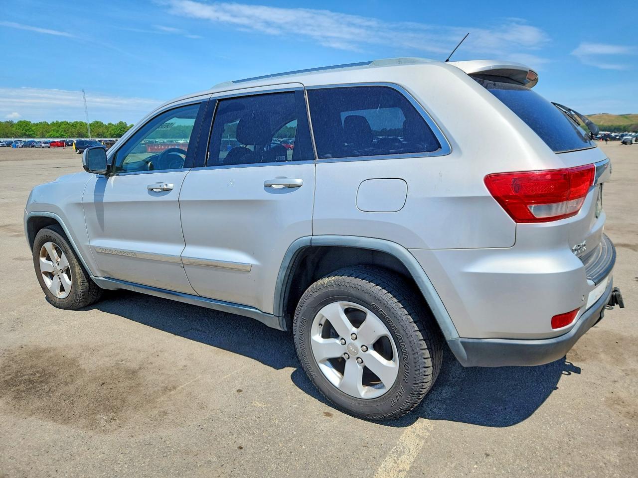 2011 Jeep Grand Cherokee - Image 2