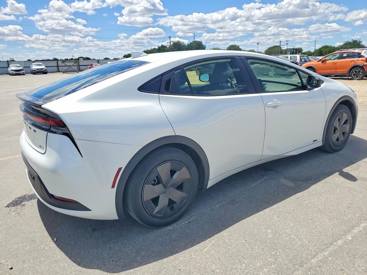2024 Toyota Prius Le - Фото 3
