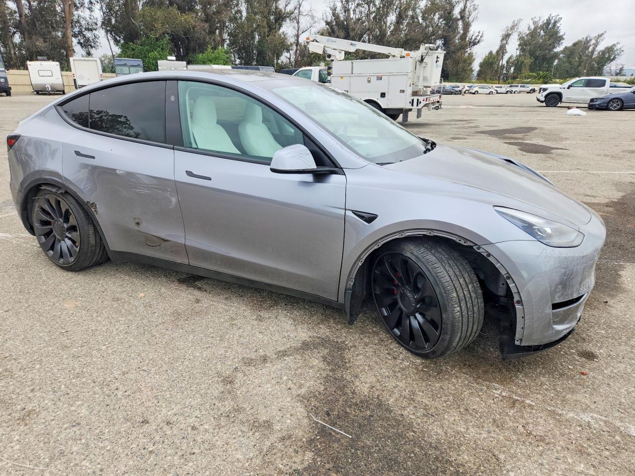 2024 Tesla Model Y - Фото 4