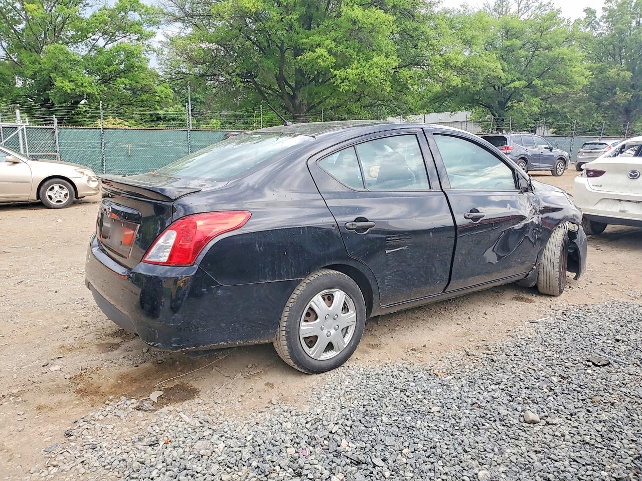 2017 Nissan Versa 1.6 S Plus - Фото 3