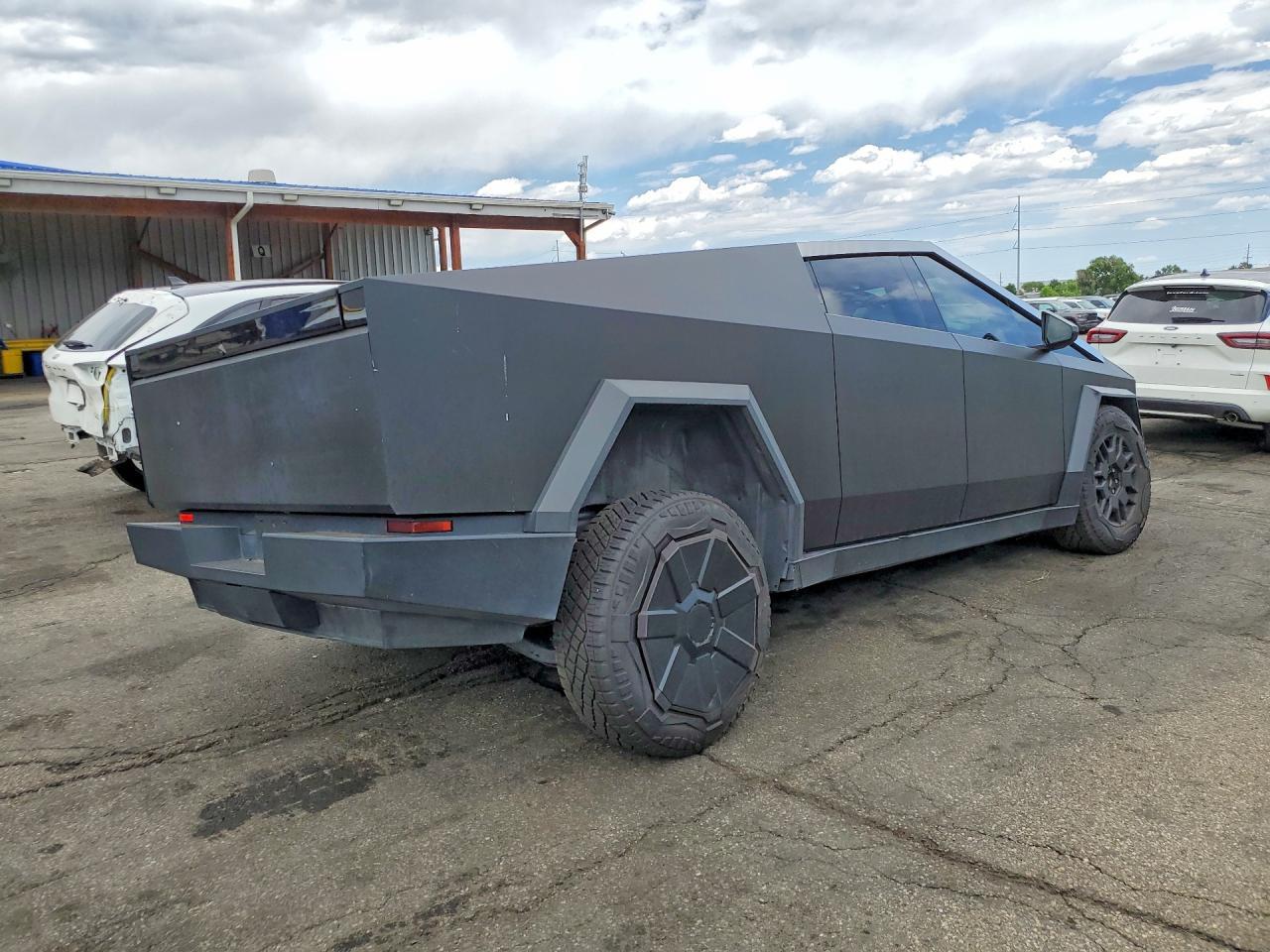 2024 Tesla Cybertruck - Фото 3