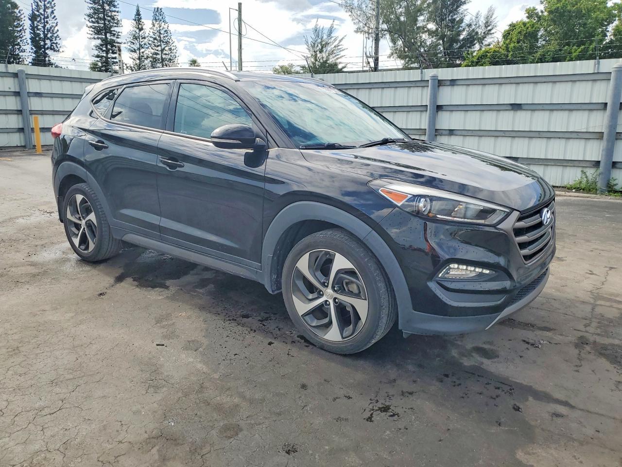 2016 Hyundai Tucson Sport - Image 4