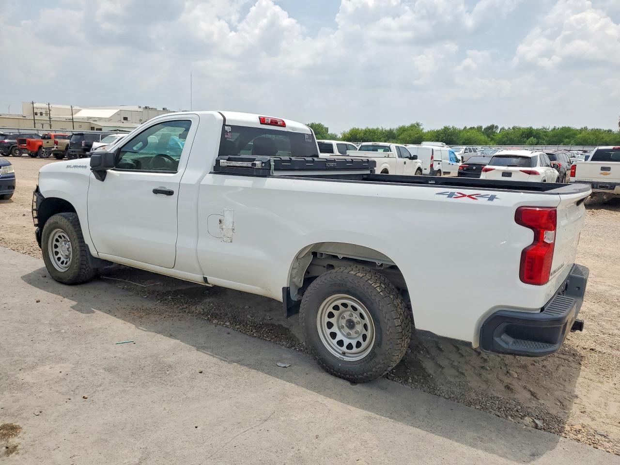 2020 Chevrolet Silverado K1500 - Фото 2