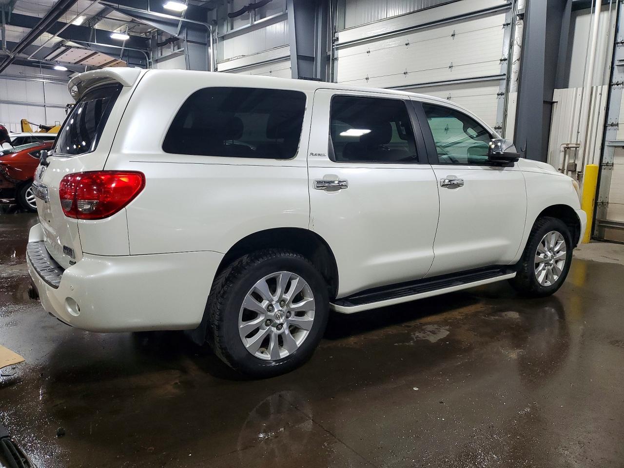 2014 Toyota Sequoia Platinum - Фото 3