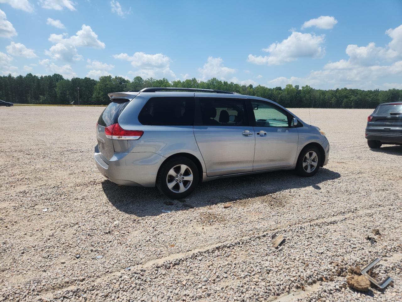 2011 Toyota Sienna Le - Image 3
