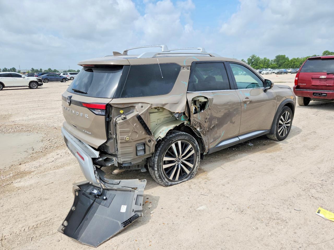 2023 Nissan Pathfinder Platinum - Фото 3