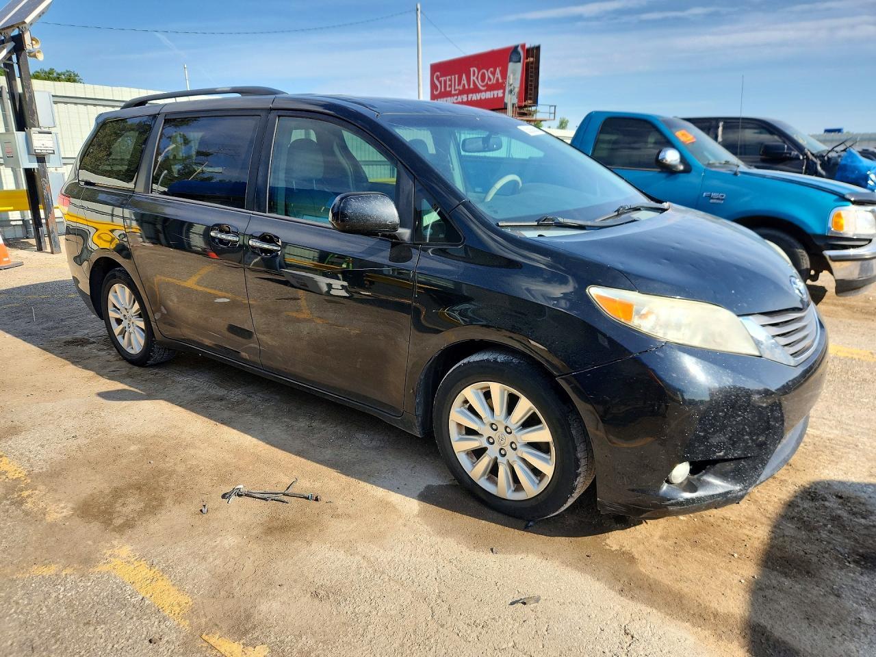 2014 Toyota Sienna Xle 7-Passenger - Image 4