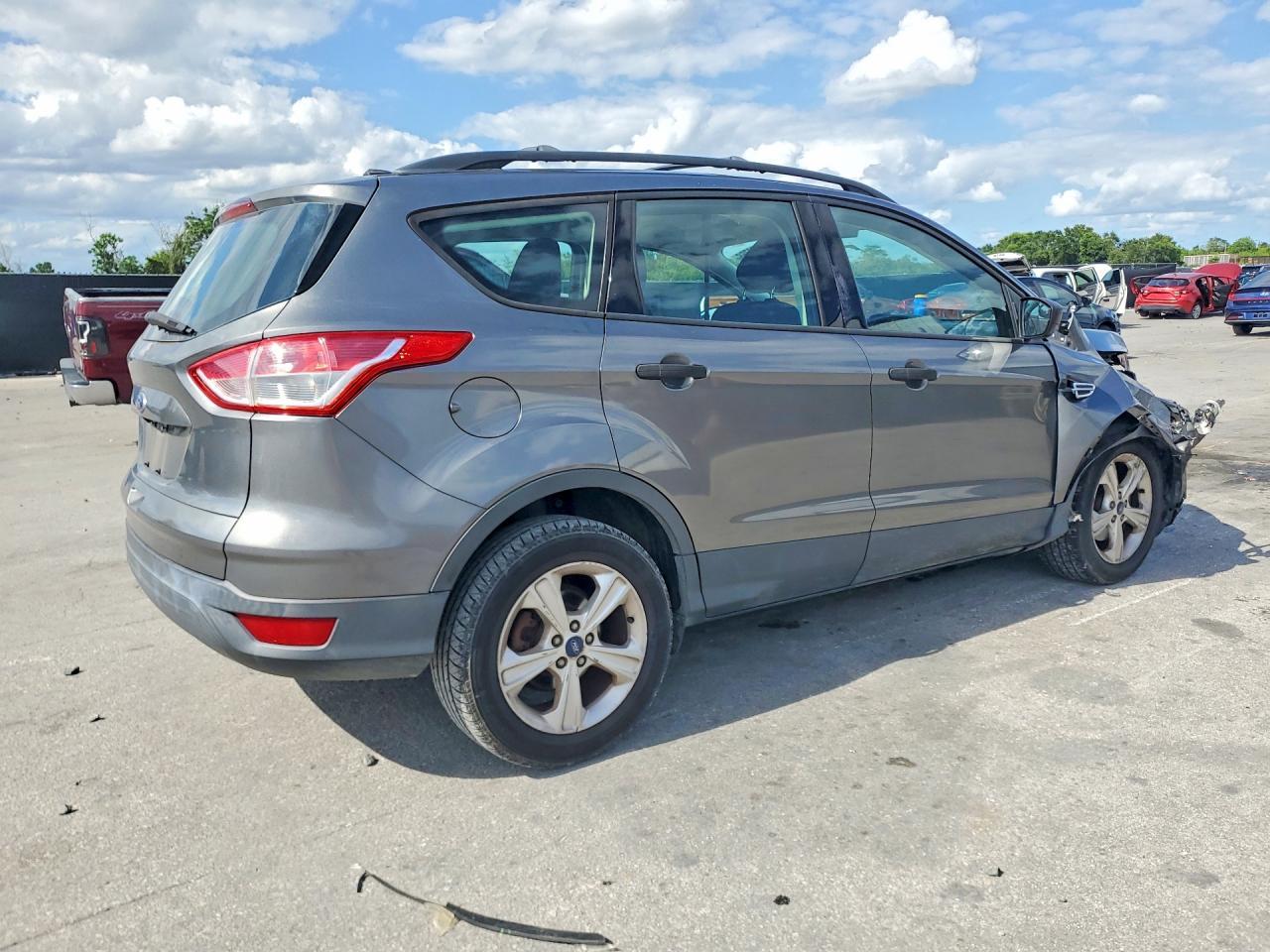 2014 Ford Escape S - Фото 3