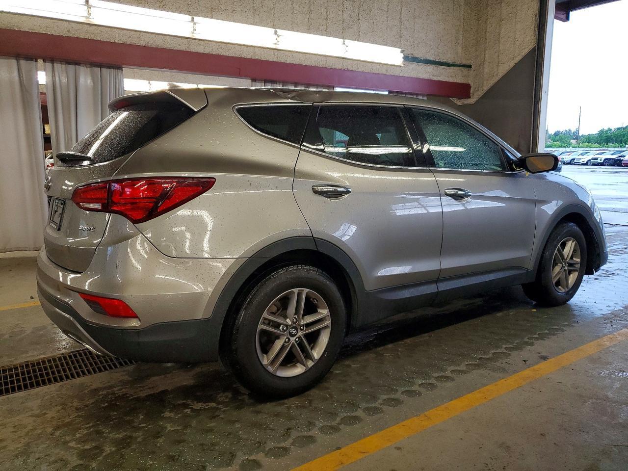 2017 Hyundai Santa Fe Sport 2.4L - Image 3