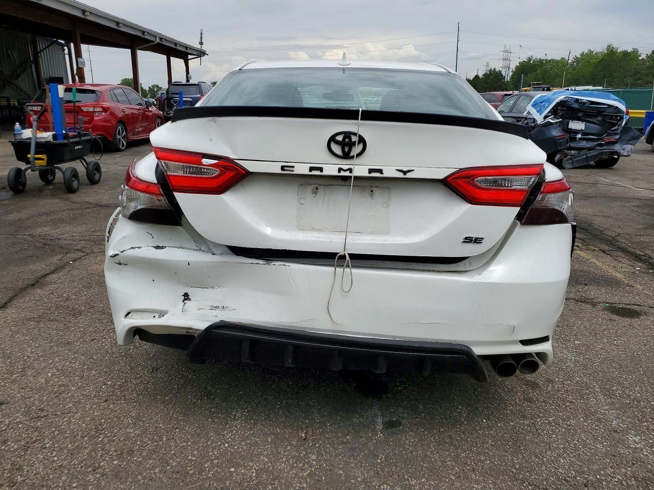 2019 Toyota Camry Se - Image 6