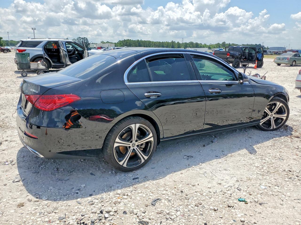 2025 Mercedes-Benz C 300 - Фото 3