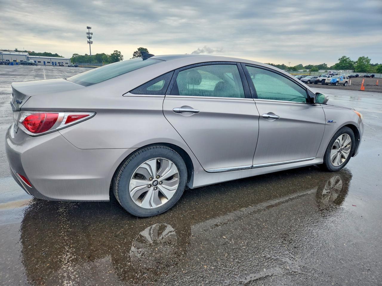 2013 Hyundai Sonata Hybrid - Image 3