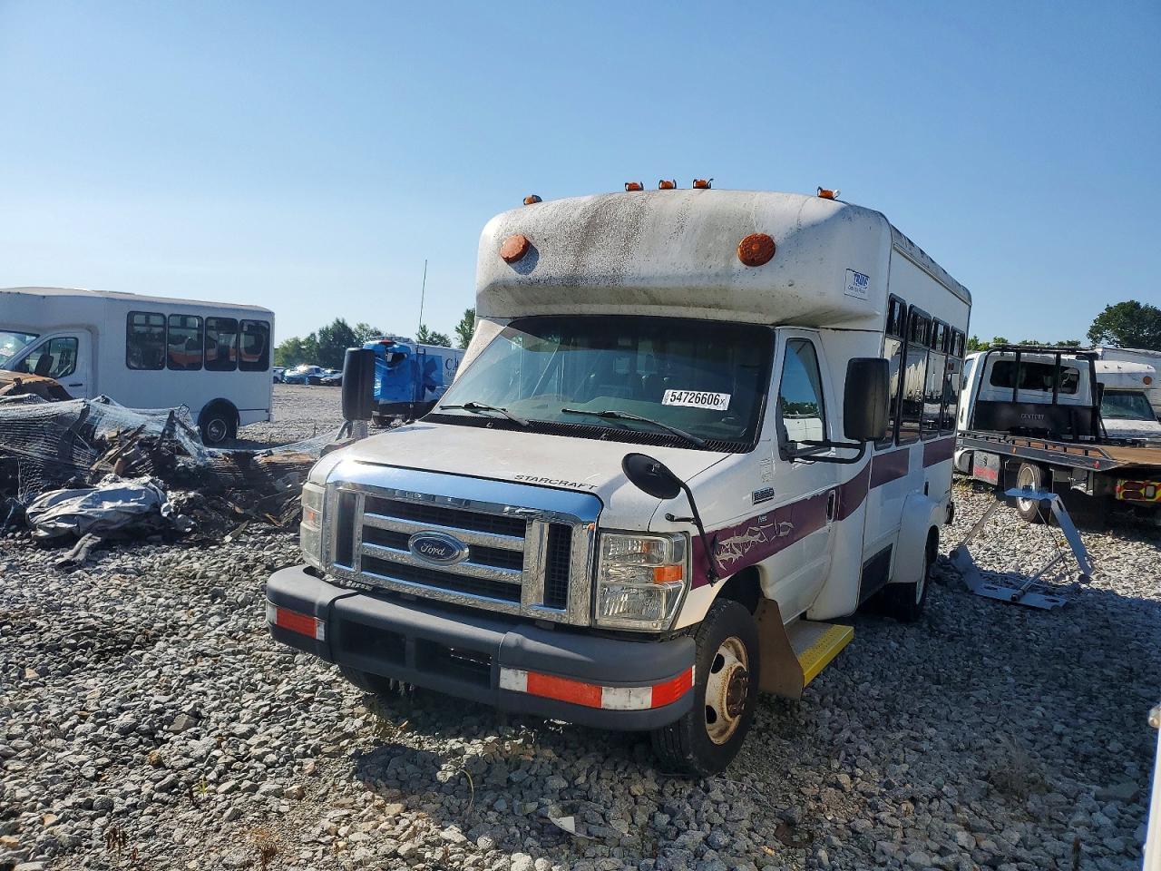 2014 Ford Econoline E350 Super Duty Cutaway Van - Фото 2