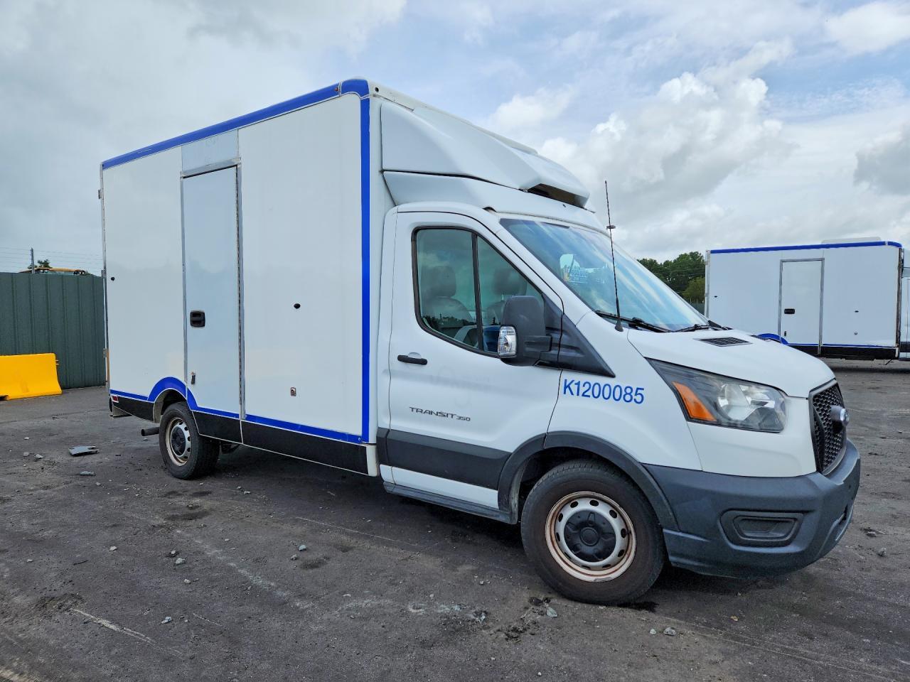2020 Ford Transit Delivery Truck - Image 4