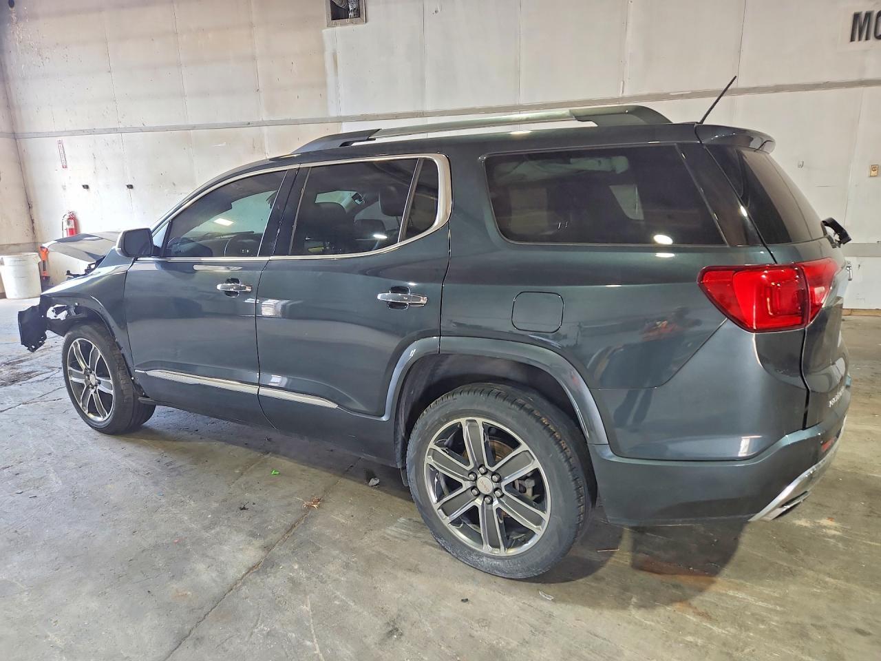 2019 GMC Acadia Denali - Фото 2