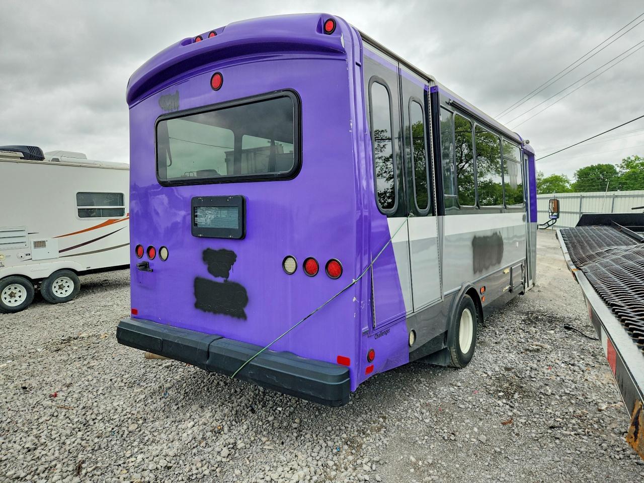2019 Ford E450 Shuttle Bus - Image 3