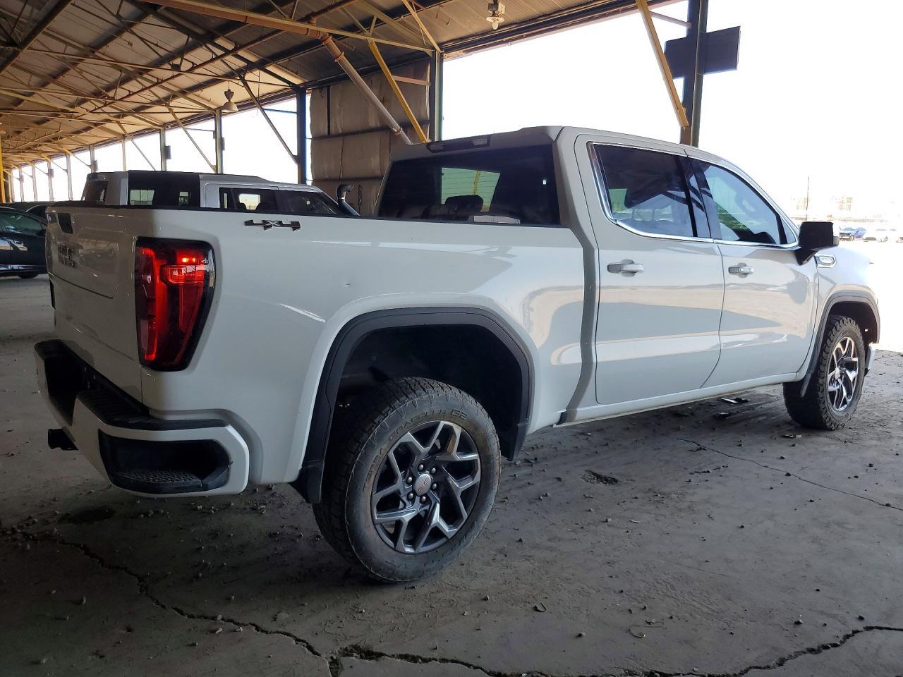 2024 GMC Sierra K1500 Slt - Image 3