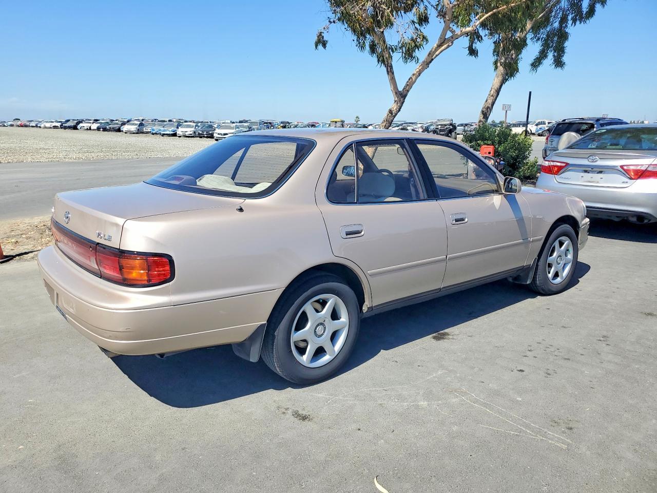 1993 Toyota Camry Le - Фото 3