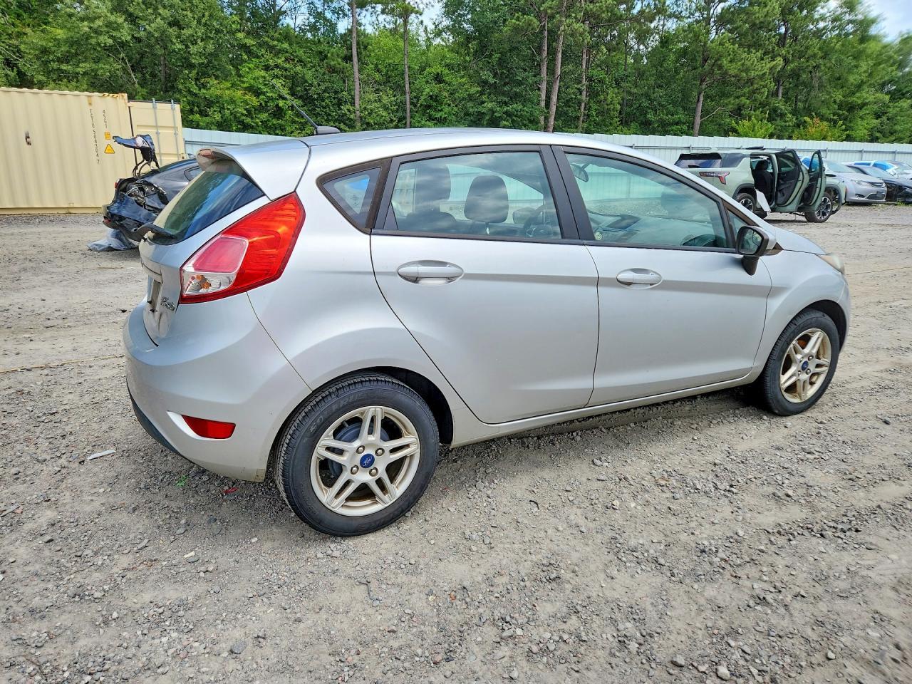 2019 Ford Fiesta Se - Image 3