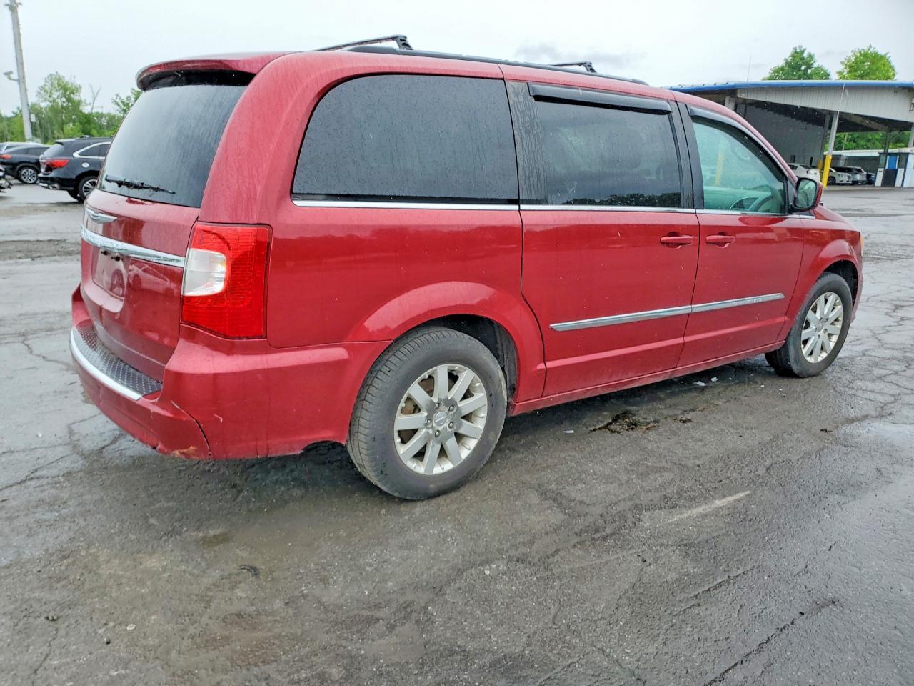 2016 Chrysler Town & Country Touring - Image 3