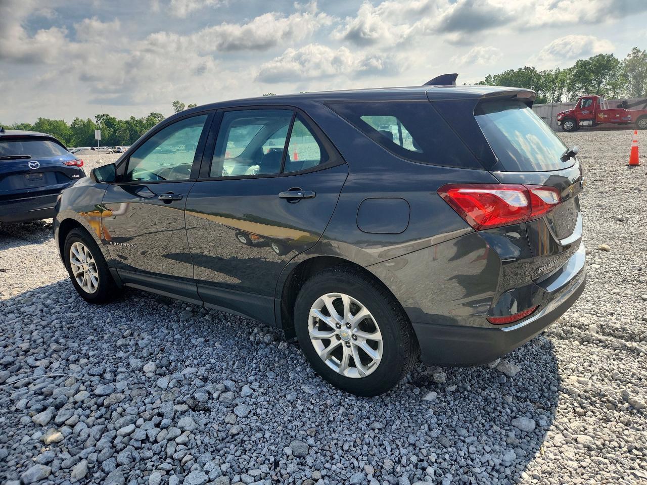 2018 Chevrolet Equinox Ls - Фото 2