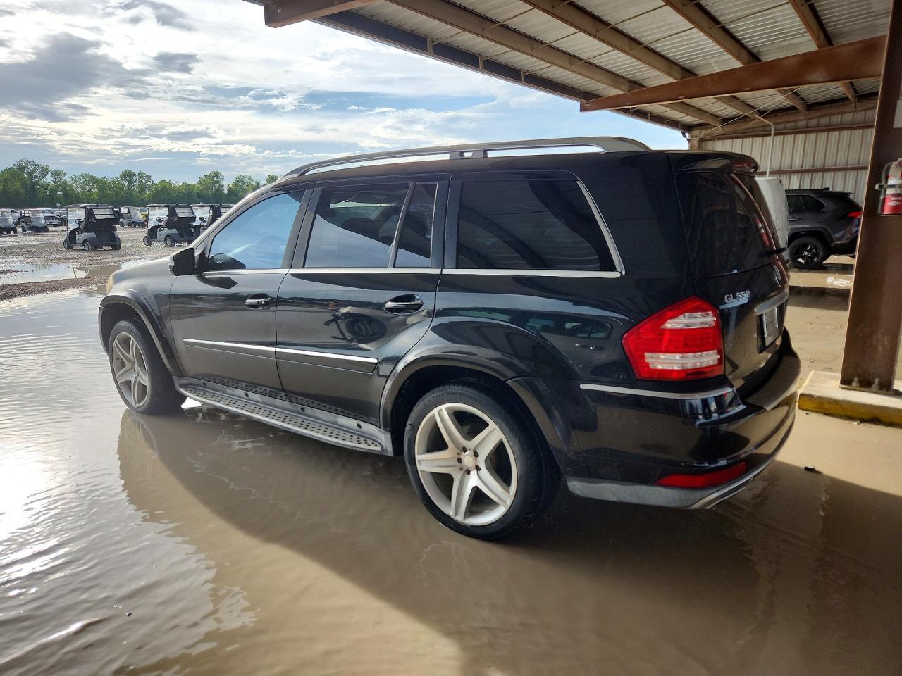 2011 Mercedes-Benz Gl 550 4Matic - Image 2