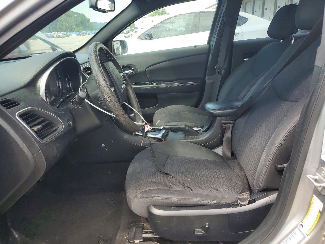 2013 Chrysler 200 Lx - Фото 7