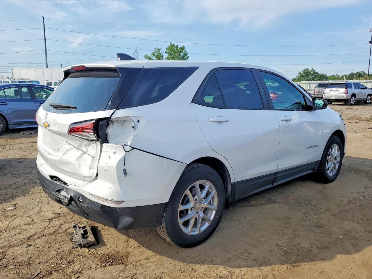 2024 Chevrolet Equinox Ls - Image 3