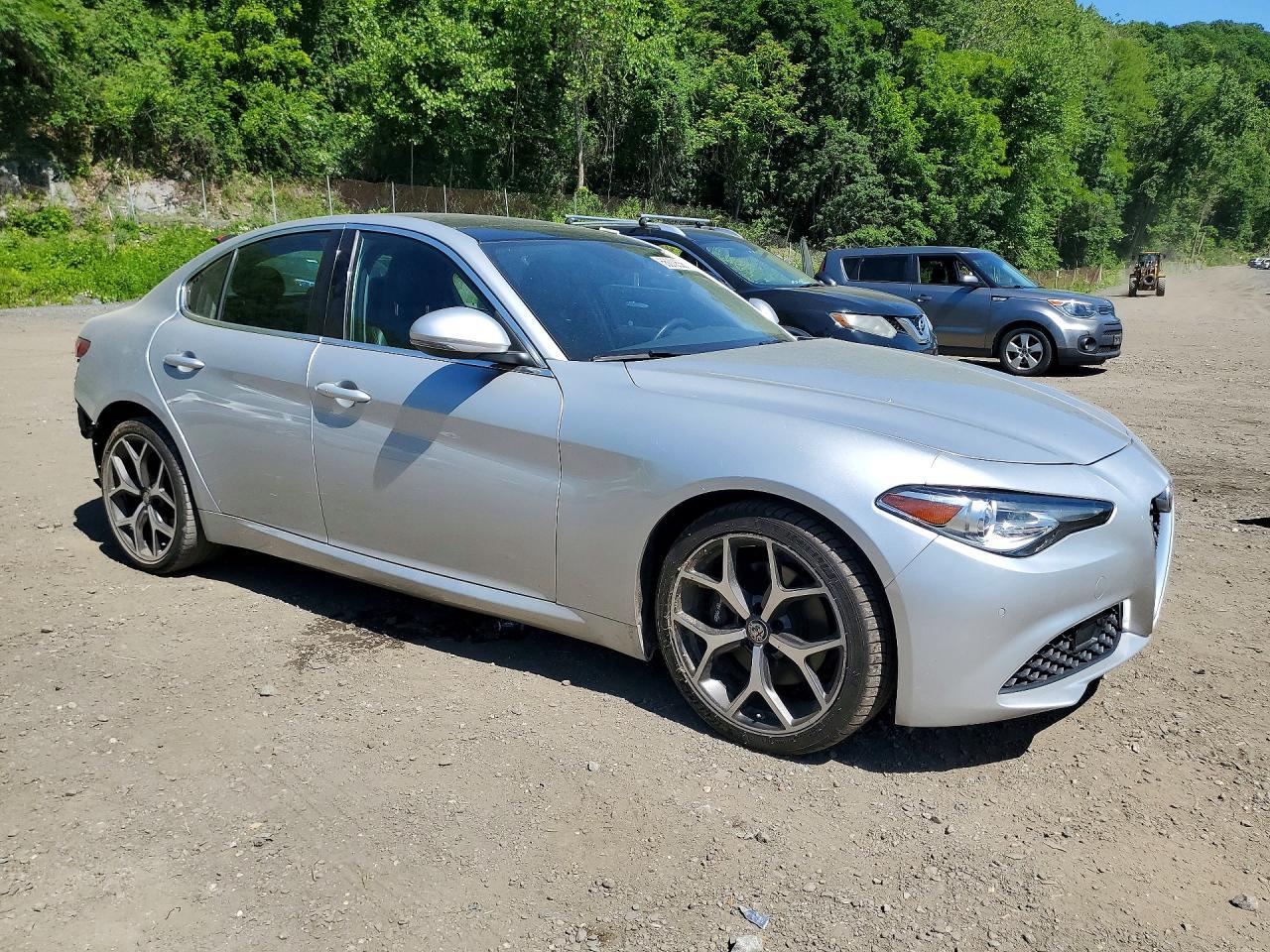 2019 Alfa Romeo Giulia - Image 4