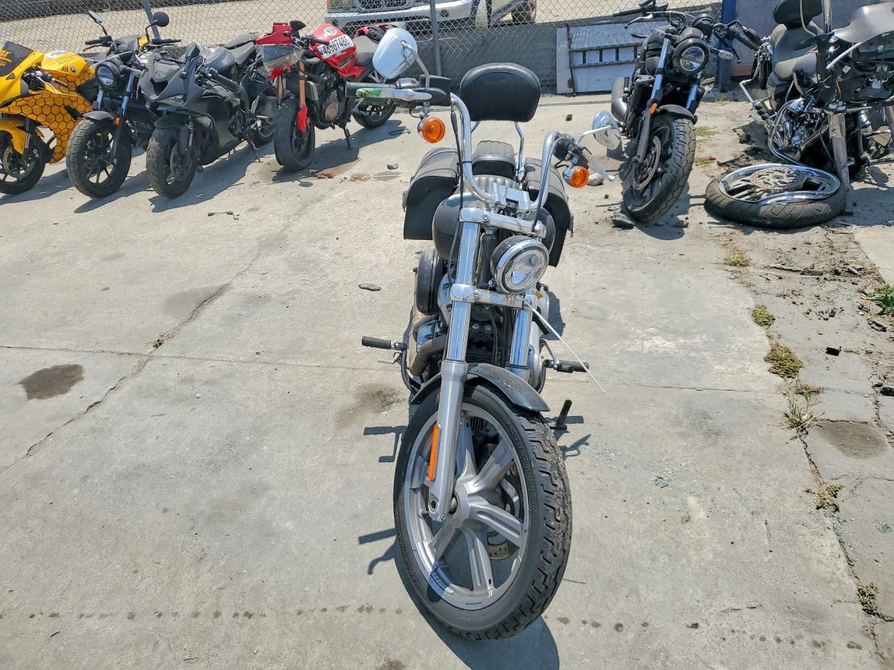 2022 Harley-Davidson Fxst - Фото 2