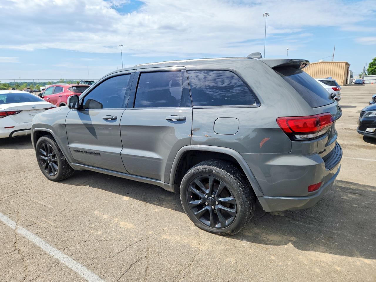 2020 Jeep Grand Cherokee Laredo - Image 2