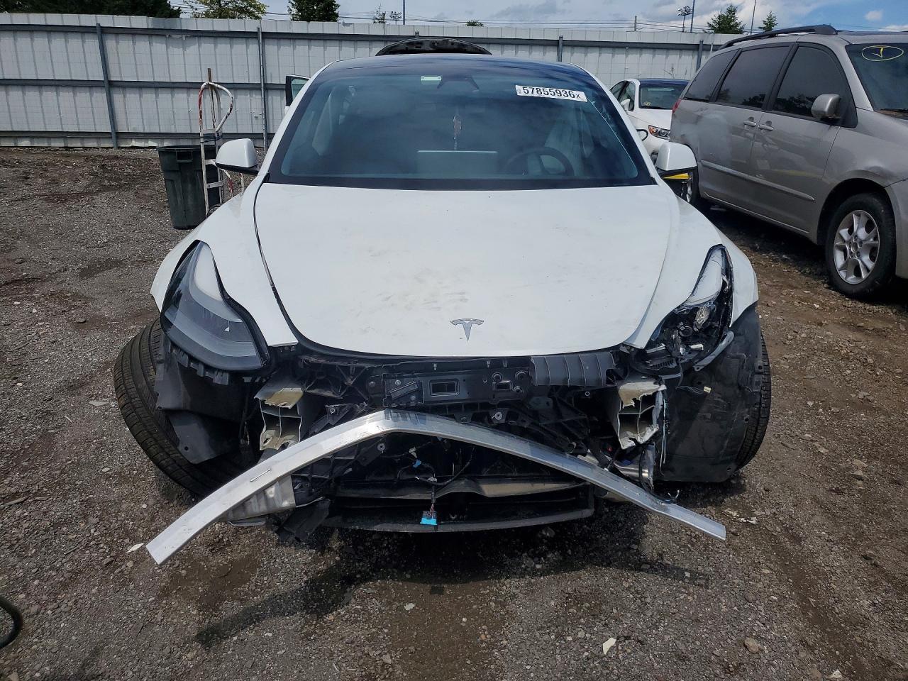 2021 Tesla Model 3 - Фото 5