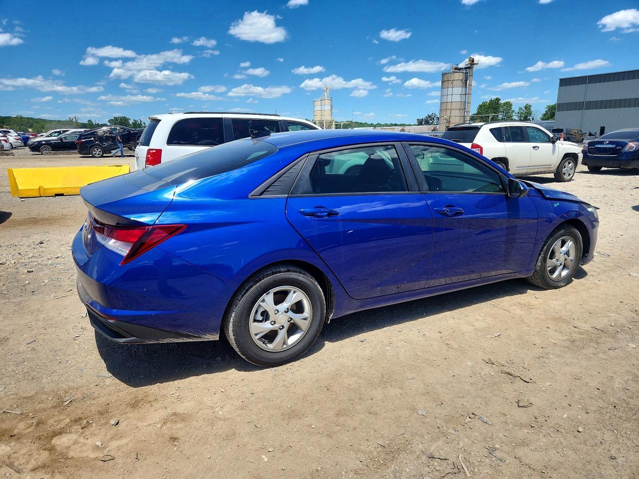 2023 Hyundai Elantra Se - Фото 3