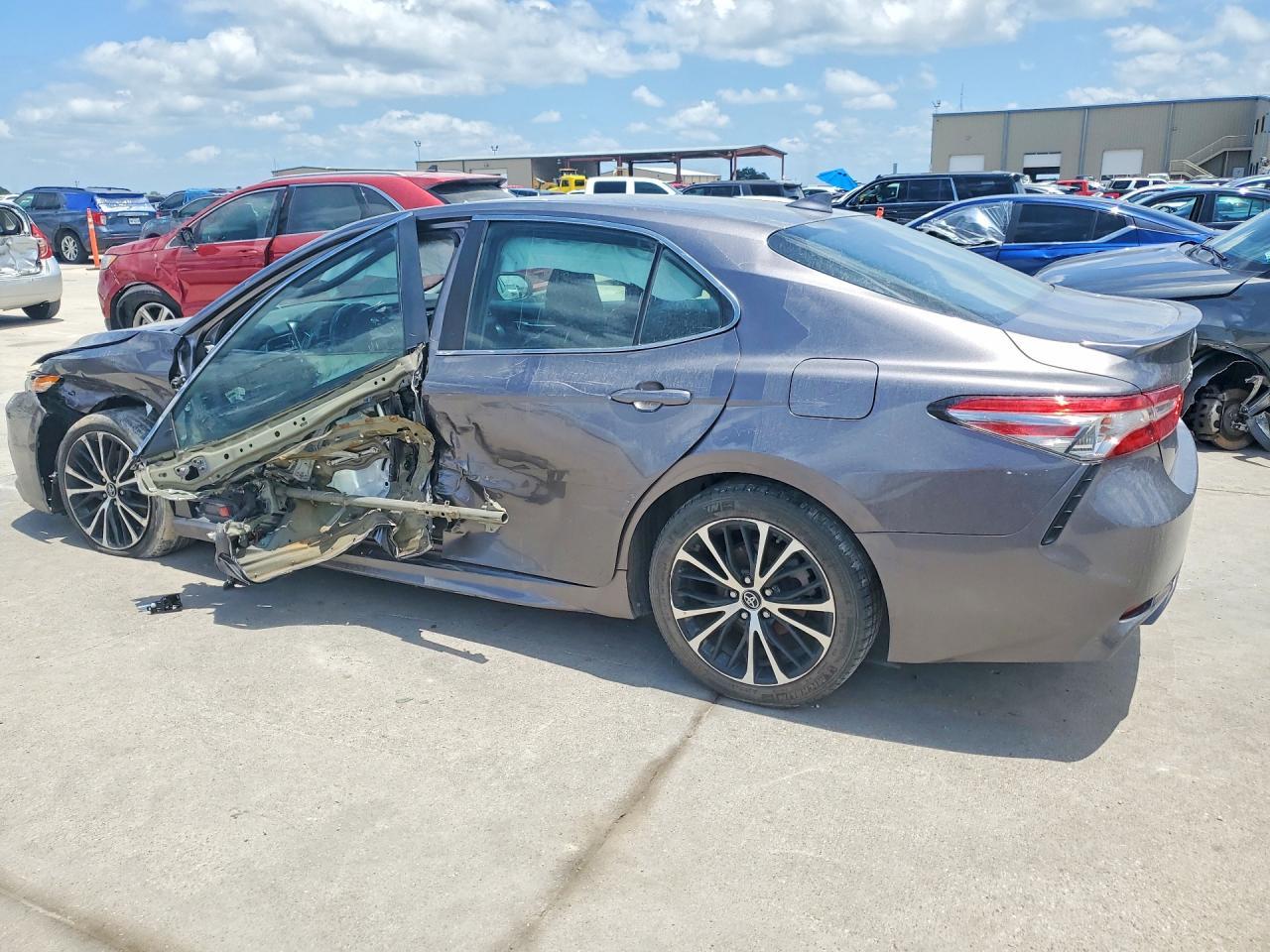 2019 Toyota Camry Se - Image 2