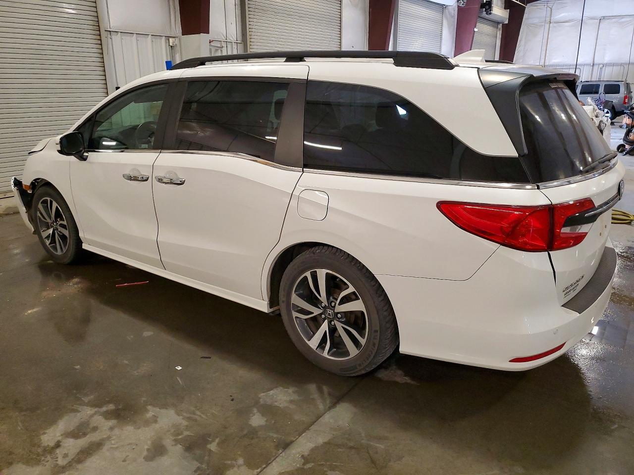2021 Honda Odyssey Touring - Фото 2