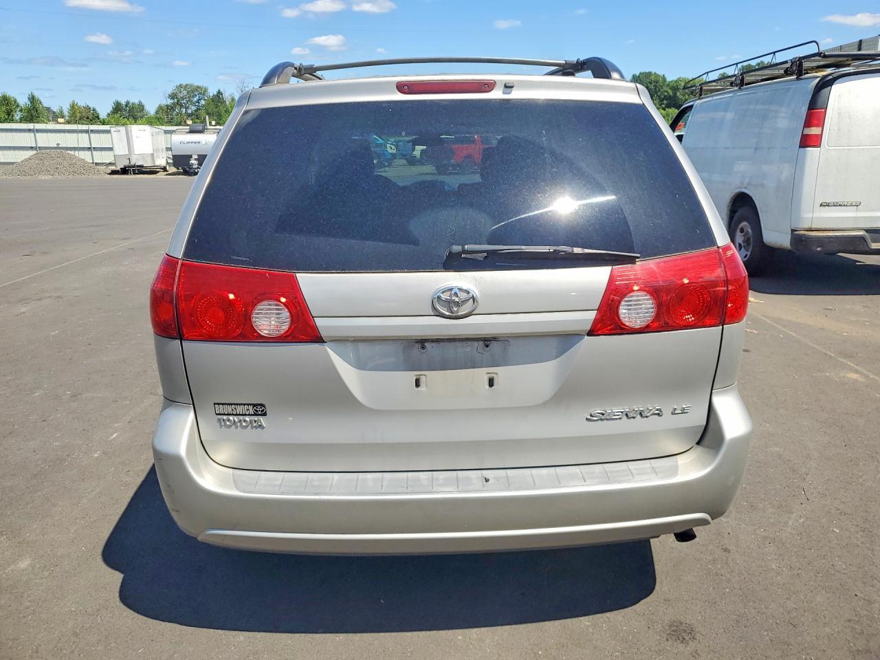 2006 Toyota Sienna Le 7 Passenger - Фото 6